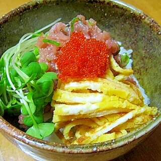 ちょっぴり豪華♪お家のネギトロ丼(*^_^*)～♪